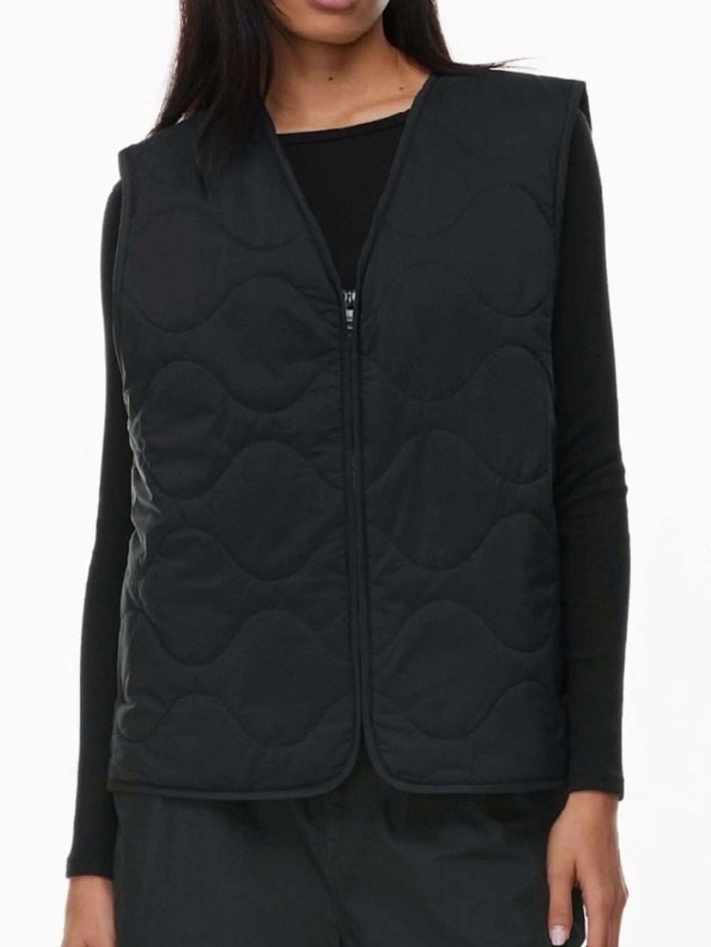 🐞Aritzia TNA - Quilted Sleeveless Black Vest